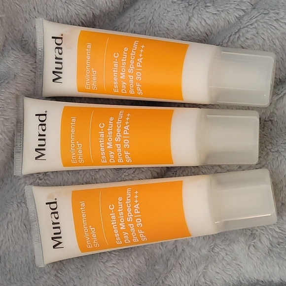 Murad Essential-C Day Moisture SPF 30 - Picture 4 of 4